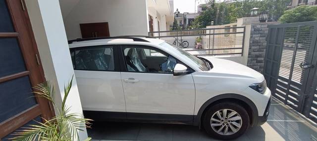 https://images10.gaadi.com/usedgaadi-sellcar/UsedCar/f5d2bfb7a/bae5b3a4-ce3d-4a46-b302-c1d0c841f64b.jpg?imwidth=6401