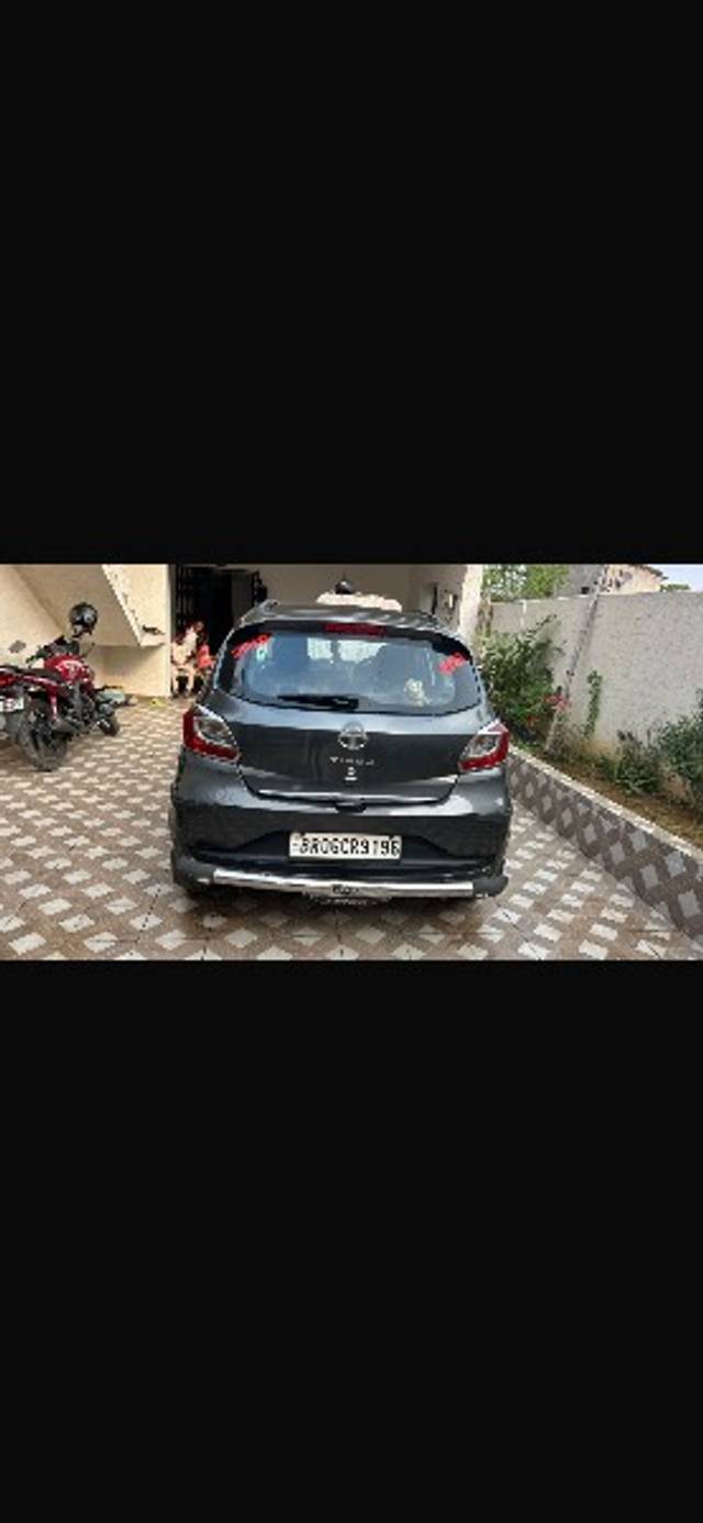 https://images10.gaadi.com/usedgaadi-sellcar/UsedCar/f5d2d45da/6ac6fed8-3539-4b73-954e-641d2d35c26a.png?imwidth=6402
