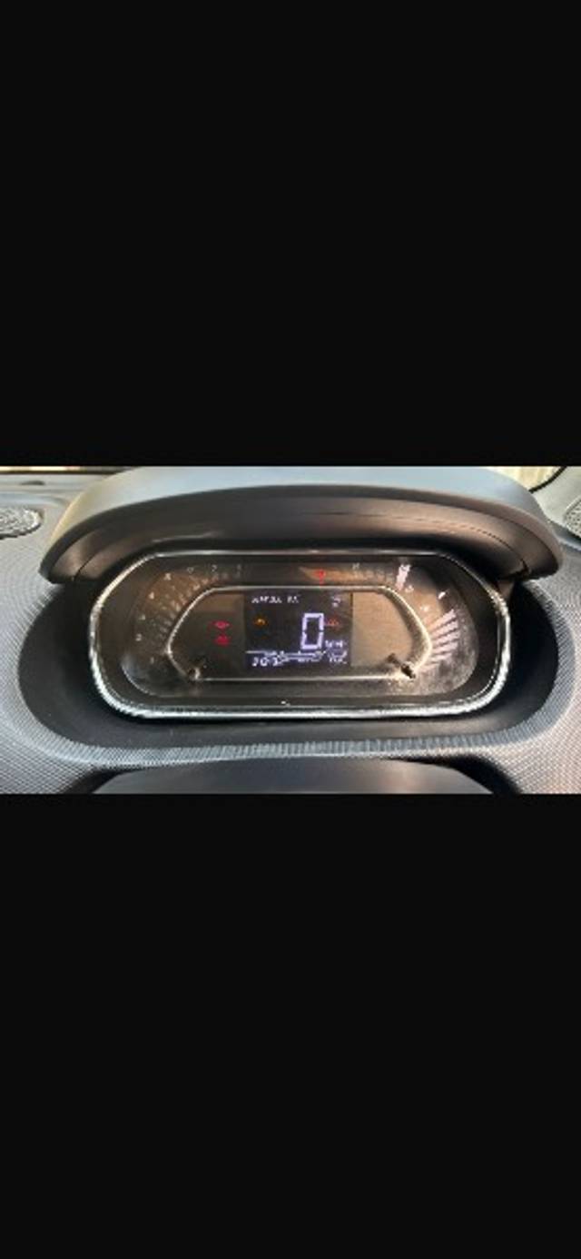 https://images10.gaadi.com/usedgaadi-sellcar/UsedCar/f5d2d45da/875d27ce-843a-47ad-a148-21cb7ae3cb03.png?imwidth=6401