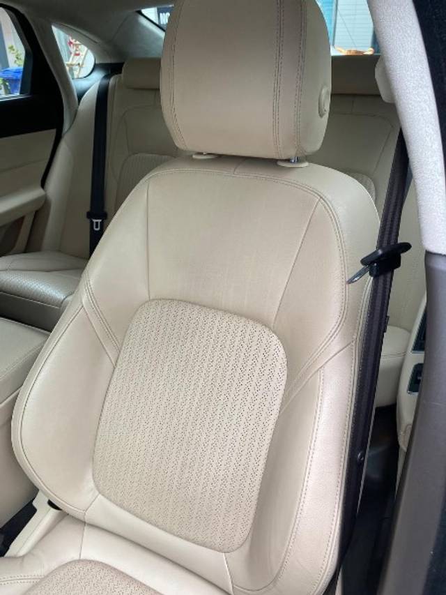 https://images10.gaadi.com/usedgaadi-sellcar/UsedCar/f5d2d630a/fe69e4d7-3eb1-4a59-86bc-e0417fcad303.jpeg?imwidth=6402