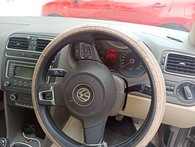 https://images10.gaadi.com/usedgaadi-sellcar/UsedCar/f5d2ec9ca/de3535ca-349b-433d-96f7-a76d79aef066.jpg?imwidth=6401