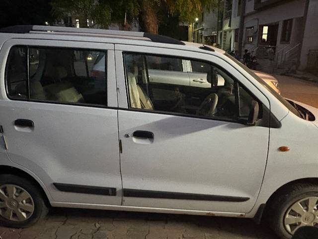 https://images10.gaadi.com/usedgaadi-sellcar/UsedCar/f5d316faa/88672aaa-0d77-4ec9-a905-1b81ab3a0235.jpeg?imwidth=6401