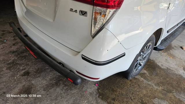 https://images10.gaadi.com/usedgaadi-sellcar/UsedCar/f5d352e9a/588d44a4-c876-4e15-889c-fe7750d4aa97.jpeg?imwidth=6401
