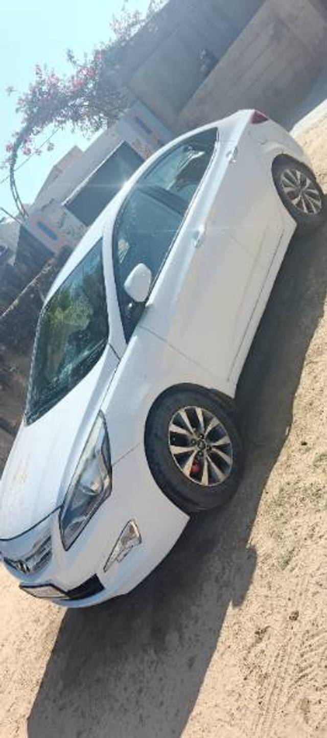 https://images10.gaadi.com/usedgaadi-sellcar/UsedCar/f5d3ee0fa/2b97ee90-35d8-4562-9853-43b08df2bafc.jpg?imwidth=6401