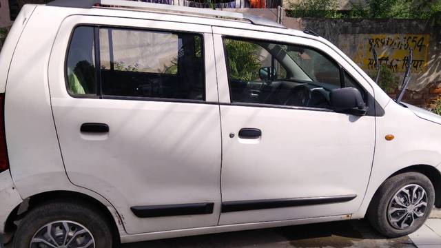 https://images10.gaadi.com/usedgaadi-sellcar/UsedCar/f5d3fe06a/162c6ca8-c3f5-4534-b66f-8a3e57bc17c4.jpg?imwidth=6400