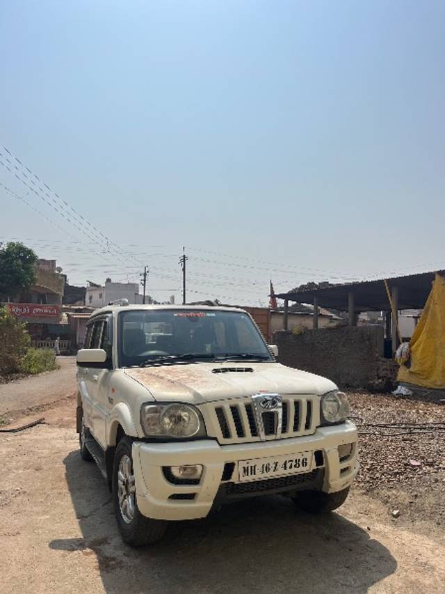 https://images10.gaadi.com/usedgaadi-sellcar/UsedCar/f5d403cea/e0873f78-b33b-4f4e-aee1-03483761c7dd.jpeg?imwidth=6400