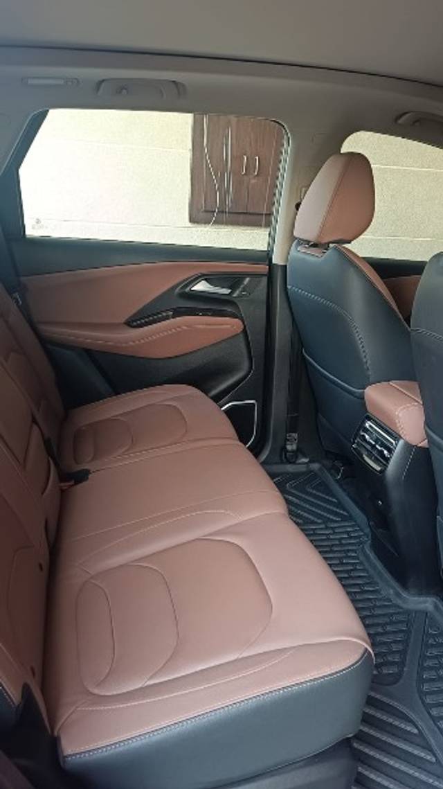 https://images10.gaadi.com/usedgaadi-sellcar/UsedCar/f5d41227a/8bd18ac0-88b5-458d-a2b1-32134d321733.jpeg?imwidth=6401