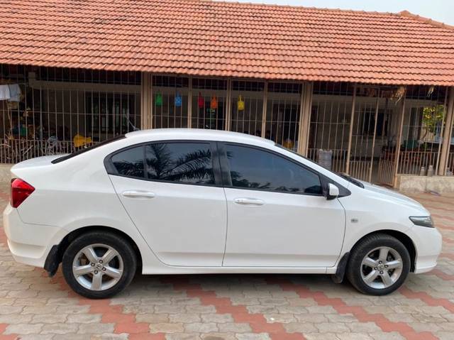 https://images10.gaadi.com/usedgaadi-sellcar/UsedCar/f5d43672a/aa1e5c23-f7c6-4453-998e-0651cc8c083a.jpeg?imwidth=6401