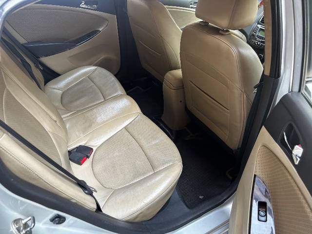 https://images10.gaadi.com/usedgaadi-sellcar/UsedCar/f5d465fba/96a43dbf-f47e-4e49-a72c-07d1cc1c72c8.jpeg?imwidth=6402