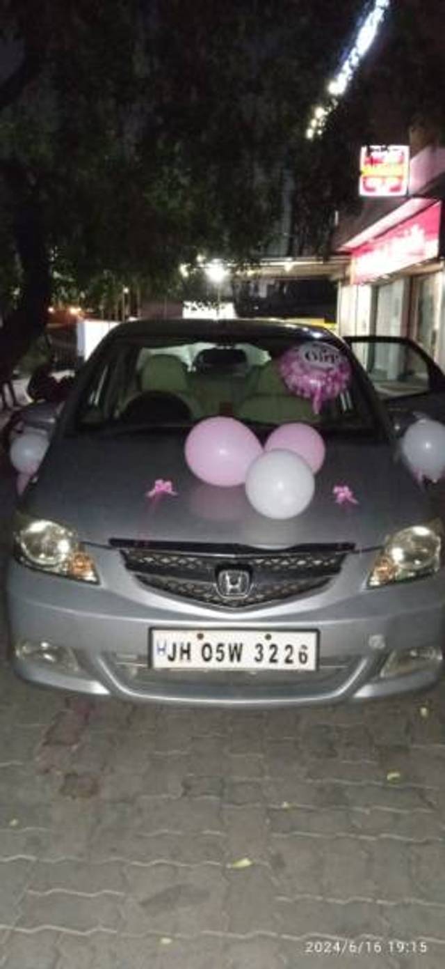 https://images10.gaadi.com/usedgaadi-sellcar/UsedCar/f5d4a884a/8d557cc7-2e18-4c4b-b64d-6039ddda7c48.jpeg?imwidth=6401