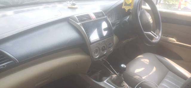 https://images10.gaadi.com/usedgaadi-sellcar/UsedCar/f5d528e3a/2482331a-8d50-4b56-a7eb-48fdebcf2e26.jpg?imwidth=6402