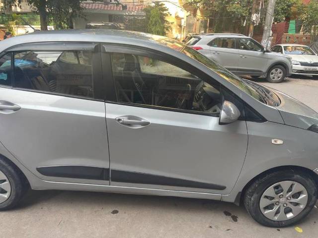https://images10.gaadi.com/usedgaadi-sellcar/UsedCar/f5d52c77a/5e905976-4e8f-424c-a04d-a82a0c69955d.jpg?imwidth=6401