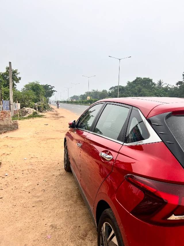 https://images10.gaadi.com/usedgaadi-sellcar/UsedCar/f5d606b4a/7dc457a6-3322-4916-b19f-b2056a9553c4.jpeg?imwidth=6402