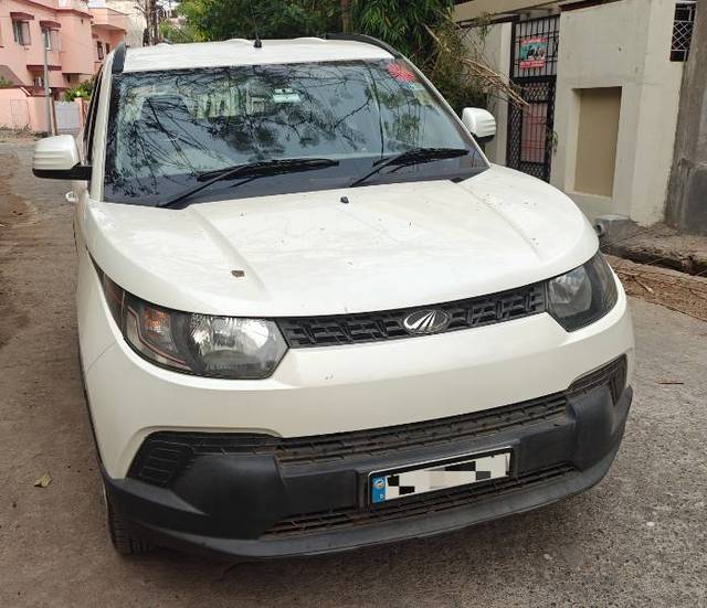 https://images10.gaadi.com/usedgaadi-sellcar/UsedCar/f5d610bca/e1e0880c-0b5a-4bba-917a-508beb47f3e5.jpg?imwidth=6400