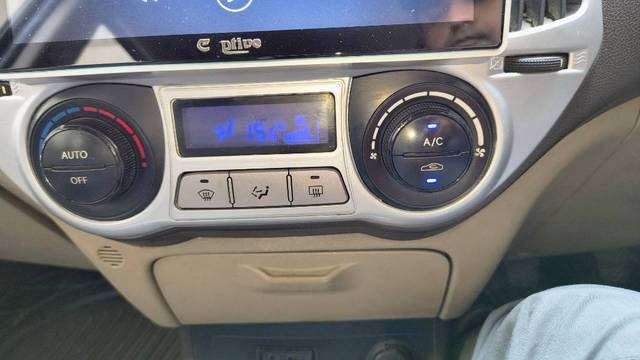 https://images10.gaadi.com/usedgaadi-sellcar/UsedCar/f5d61d8ea/557cfce5-e026-49d8-af3f-131baf41cf36.jpg?imwidth=6401