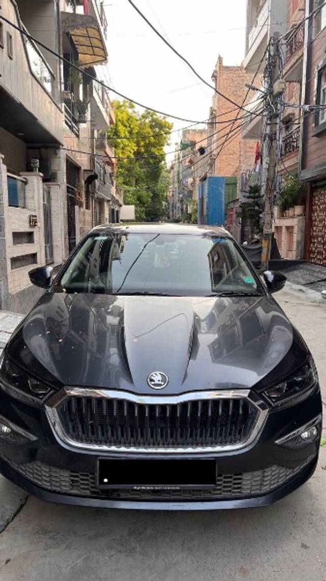 https://images10.gaadi.com/usedgaadi-sellcar/UsedCar/f5d61dd3a/06a57910-e393-4ac8-b4d5-6d8102f4f313.jpeg?imwidth=6400