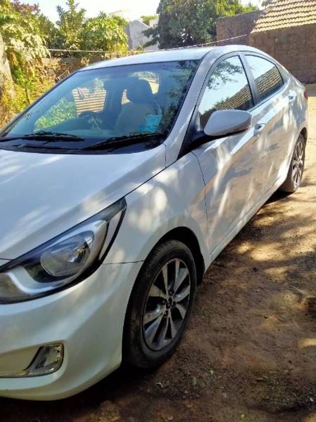 https://images10.gaadi.com/usedgaadi-sellcar/UsedCar/f5d63c10a/1d33a3b8-e710-45ca-a484-42c49ee45d64.jpg?imwidth=6400