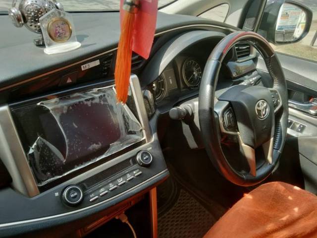 https://images10.gaadi.com/usedgaadi-sellcar/UsedCar/f5d6857ea/7f0690f2-feef-46c2-91b1-2b17cac8437b.jpg?imwidth=6401