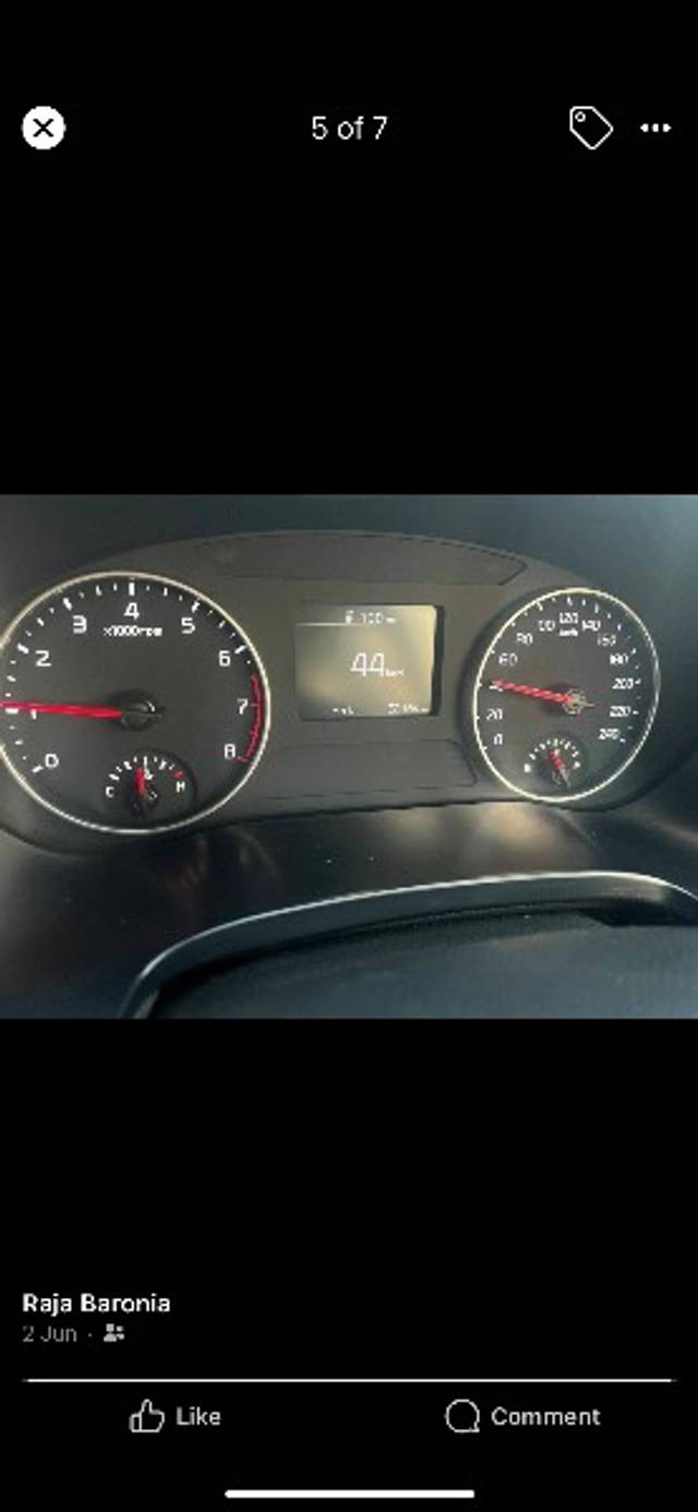 https://images10.gaadi.com/usedgaadi-sellcar/UsedCar/f5d6fbbaa/8fd9c2d1-d789-48ba-86a3-543c46a5ed8a.png?imwidth=6402