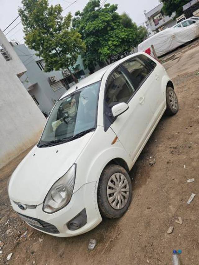 https://images10.gaadi.com/usedgaadi-sellcar/UsedCar/f5d74bcda/a0b2f381-ca75-48a2-ba9b-0e848fc4d7f8.jpeg?imwidth=6400