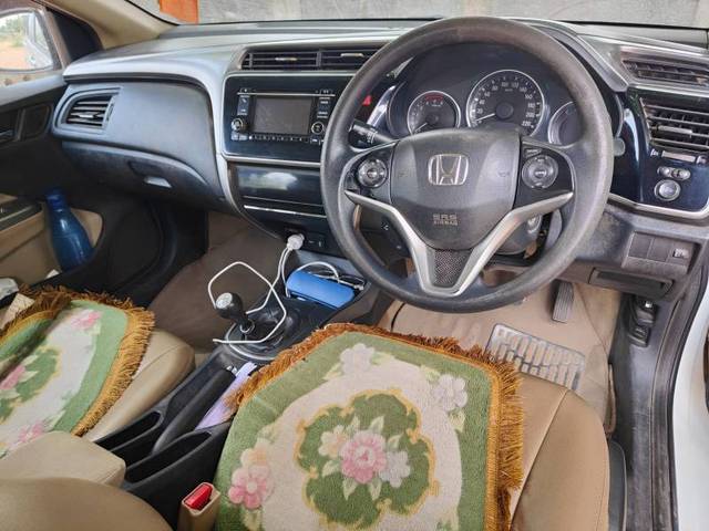 https://images10.gaadi.com/usedgaadi-sellcar/UsedCar/f5d7b584a/cc4f0ac5-23f4-4b85-b4ab-87e934f2f188.jpg?imwidth=6402
