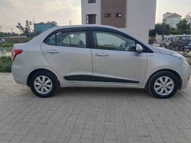 https://images10.gaadi.com/usedgaadi-sellcar/UsedCar/f5d8009fa/a30970b0-b765-40ef-aeb5-6c0645b610af.jpg?imwidth=6401