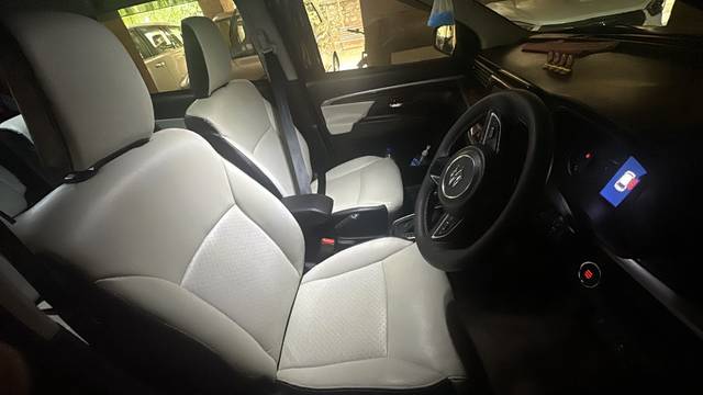 https://images10.gaadi.com/usedgaadi-sellcar/UsedCar/f5d80d0fa/a72ee4b2-cf23-4feb-8f3e-530db8630455.jpeg?imwidth=6402