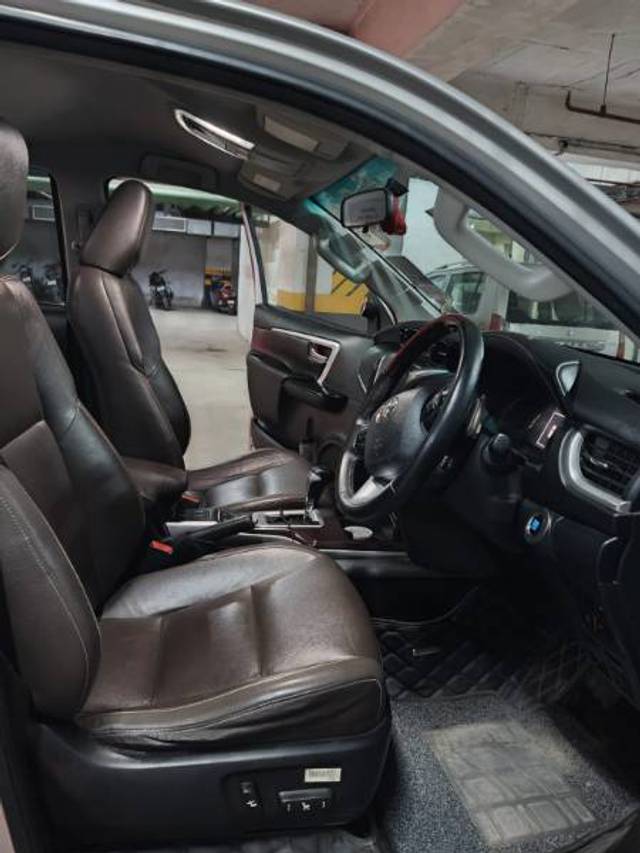 https://images10.gaadi.com/usedgaadi-sellcar/UsedCar/f5d825c9a/2577f8a3-2658-4f15-8c5d-2476da9f21d7.jpeg?imwidth=6402
