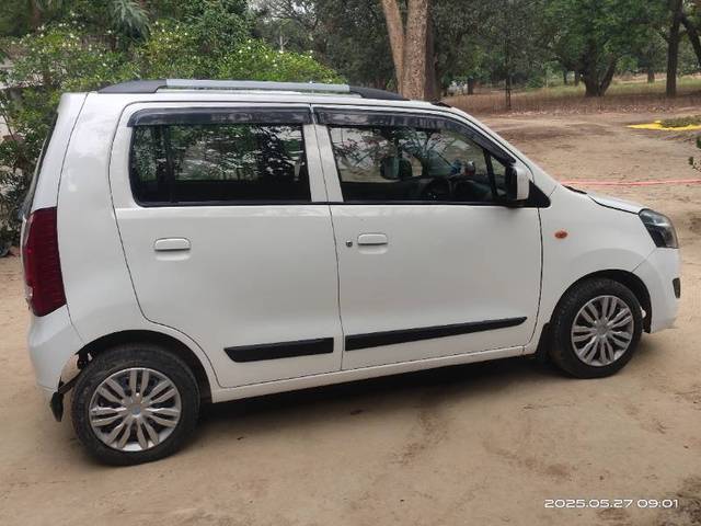 https://images10.gaadi.com/usedgaadi-sellcar/UsedCar/f5d84050a/b7f34d98-a289-4a67-806c-28d4e7510c29.jpg?imwidth=6402