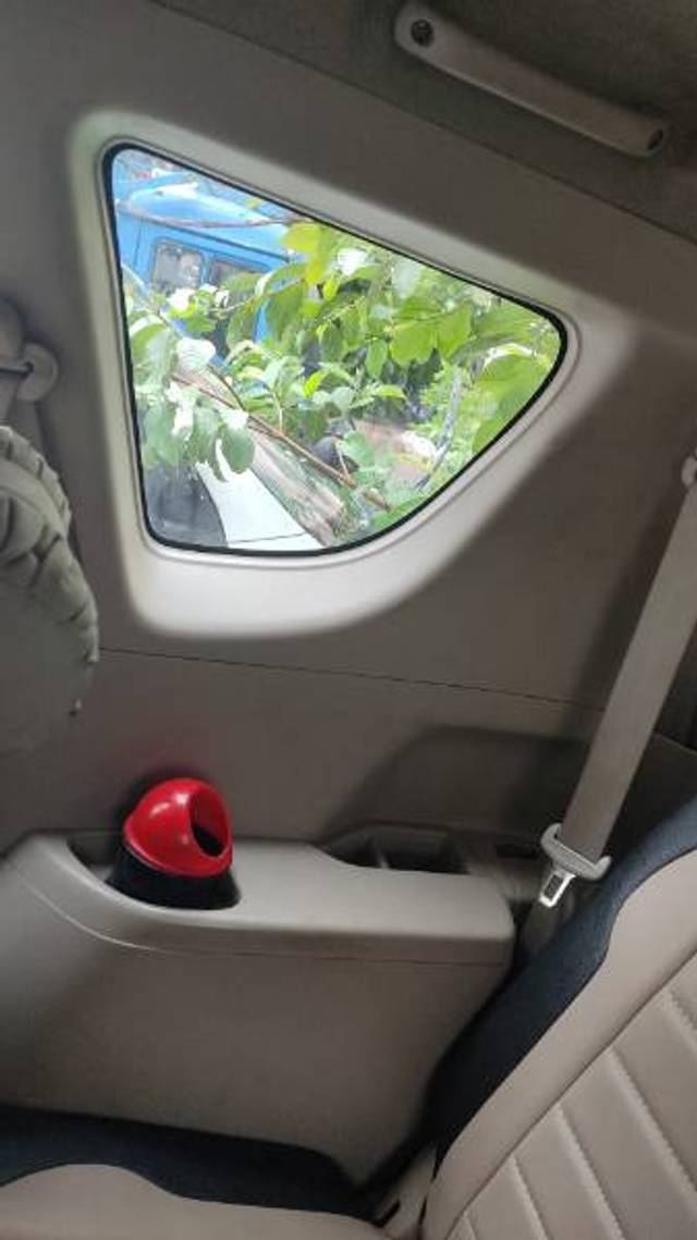 https://images10.gaadi.com/usedgaadi-sellcar/UsedCar/f5d87a22a/56631cb0-eff5-42b1-a6d2-cc69e84c056b.jpeg?imwidth=6402