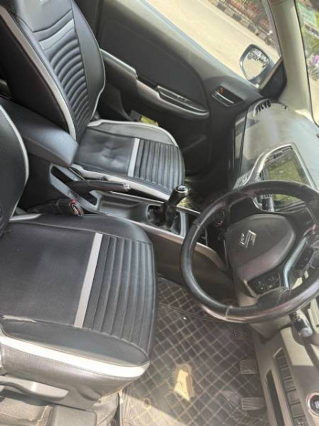 https://images10.gaadi.com/usedgaadi-sellcar/UsedCar/f5d9674da/e72eda0e-bc5e-45df-bc69-18f5e1041a4b.jpg?imwidth=6402