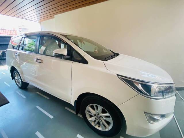 https://images10.gaadi.com/usedgaadi-sellcar/UsedCar/f5da3a9ea/d4b0bdb4-fc66-40fc-927a-0fda25c55497.jpg?imwidth=6400