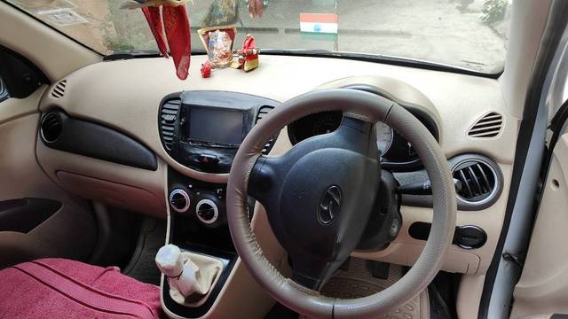 https://images10.gaadi.com/usedgaadi-sellcar/UsedCar/f5da815fa/b322683d-4ddc-41d1-8968-45ba29082e8b.jpg?imwidth=6402