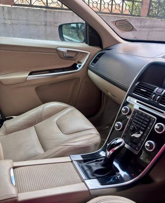 https://images10.gaadi.com/usedgaadi-sellcar/UsedCar/f5dac94ba/a15e3b30-4b74-4ea6-8e57-4c39b9962dfa.jpg?imwidth=6401