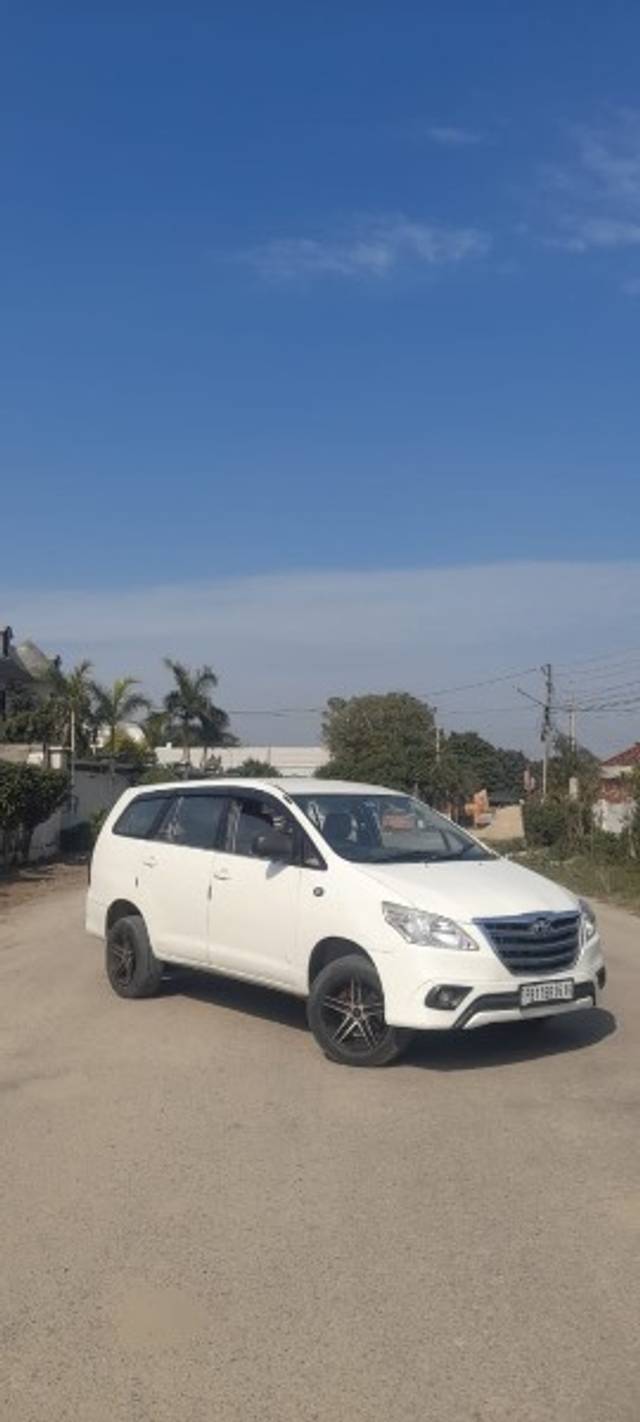 https://images10.gaadi.com/usedgaadi-sellcar/UsedCar/f5daf993a/8c2d9d60-7607-410e-8d75-640345de3a51.jpeg?imwidth=6400