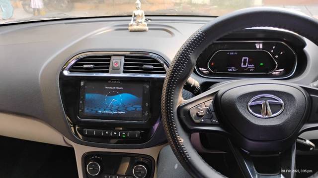 https://images10.gaadi.com/usedgaadi-sellcar/UsedCar/f5db7a91a/4ef2e285-588c-48c2-b997-7727a725b613.jpg?imwidth=6401