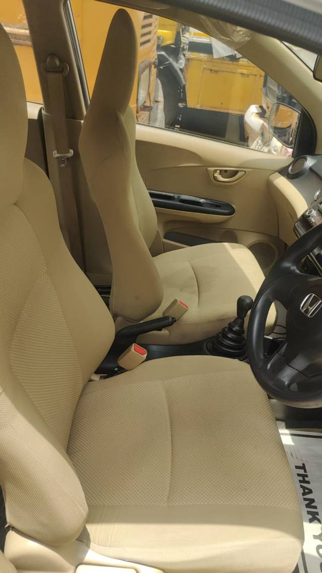 https://images10.gaadi.com/usedgaadi-sellcar/UsedCar/f5db8da9a/84bdfc4a-10a2-4d4c-8391-7a6c083dc74a.jpg?imwidth=6402