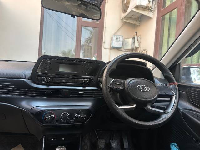 https://images10.gaadi.com/usedgaadi-sellcar/UsedCar/f5dbf00aa/223c1e31-f3c8-46a8-a73f-dd9fe8b7b4d2.jpeg?imwidth=6400