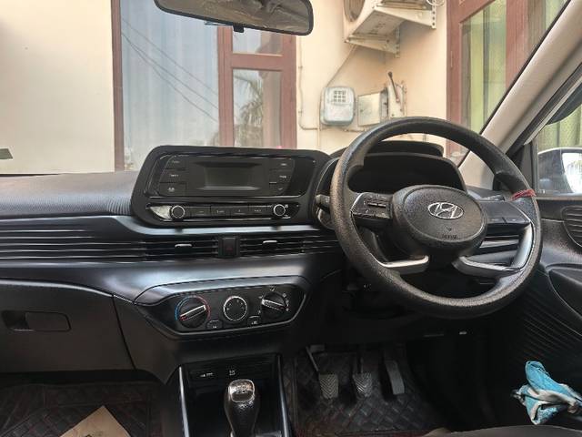 https://images10.gaadi.com/usedgaadi-sellcar/UsedCar/f5dbf00aa/e4b9548b-66e3-4750-b2a9-ad6f310ddef8.jpeg?imwidth=6401