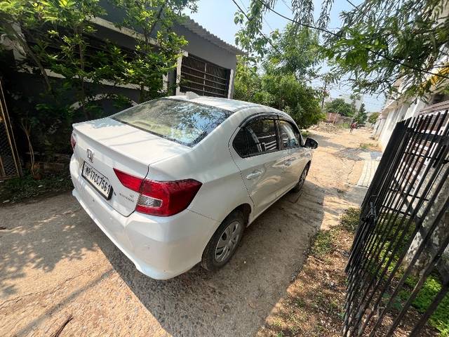 https://images10.gaadi.com/usedgaadi-sellcar/UsedCar/f5dd38e7a/99cf949a-efc4-48e8-bb01-e22e80eb60f7.jpeg?imwidth=6400