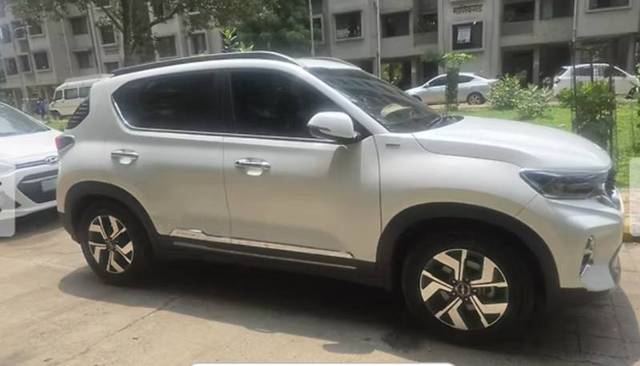 https://images10.gaadi.com/usedgaadi-sellcar/UsedCar/f5dd4870a/d262cb82-9336-428e-9691-089384fd411e.jpg?imwidth=6401