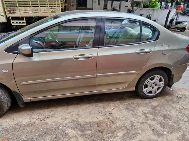 https://images10.gaadi.com/usedgaadi-sellcar/UsedCar/f5dd849ea/09dd3613-5b7b-41d3-8388-a01895c8ade6.jpg?imwidth=6402
