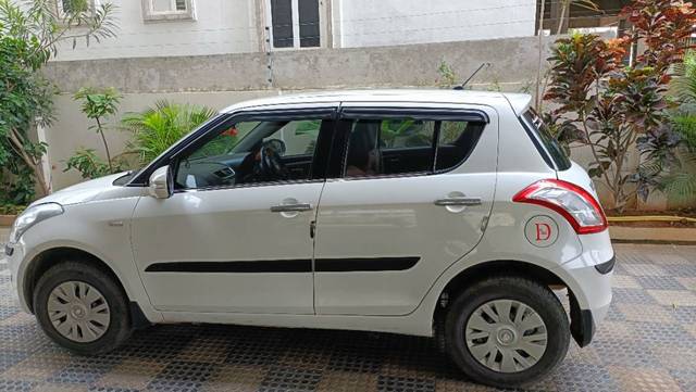 https://images10.gaadi.com/usedgaadi-sellcar/UsedCar/f5dda3c2a/27c5d7db-5dfb-4e39-be1a-d15573b6c2f0.jpg?imwidth=6401