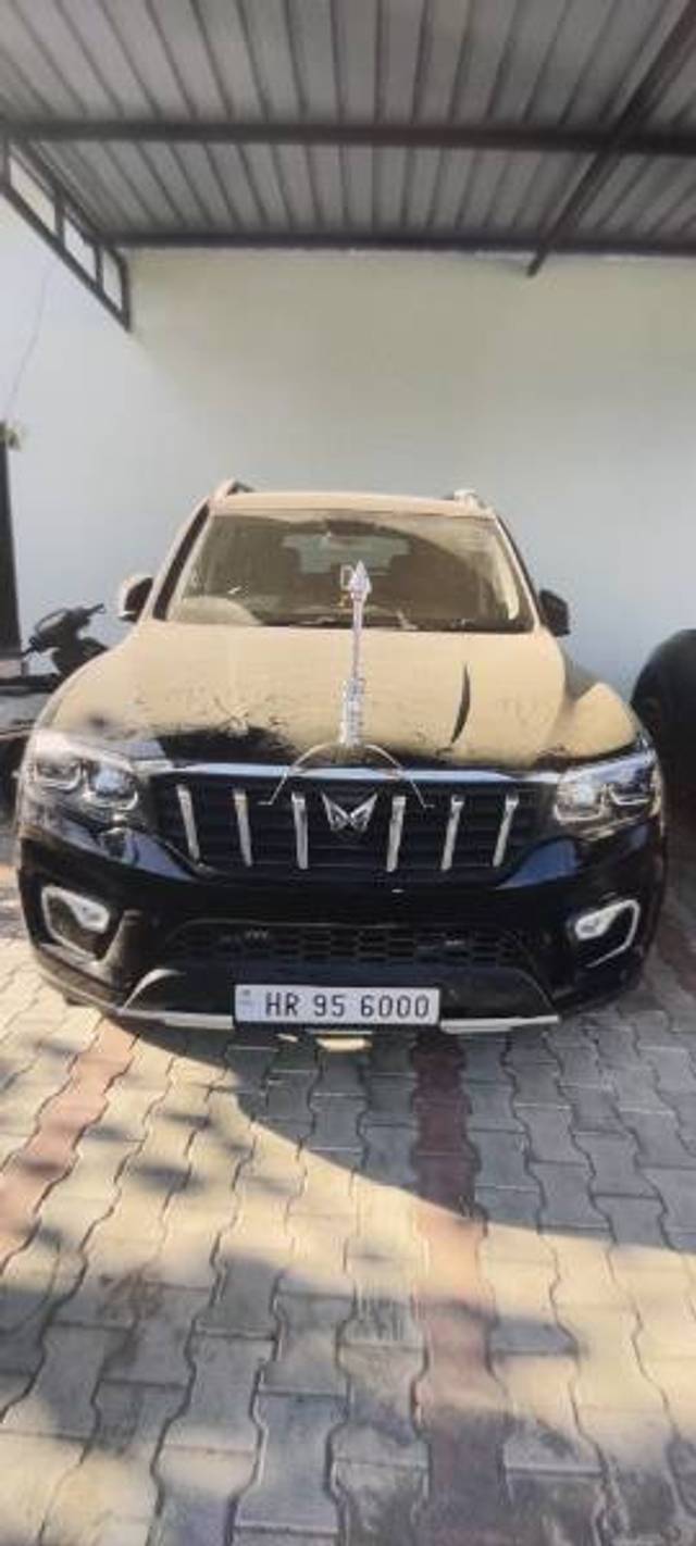 https://images10.gaadi.com/usedgaadi-sellcar/UsedCar/f5ddb828a/133f6fe5-670e-4387-a7df-15c25580ea01.jpg?imwidth=6400
