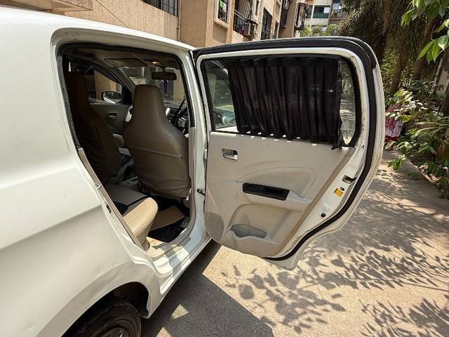 https://images10.gaadi.com/usedgaadi-sellcar/UsedCar/f5de22c2a/d1fc46fc-c639-4c71-ae90-561e38cdba86.jpeg?imwidth=6401