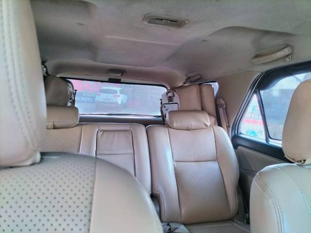 https://images10.gaadi.com/usedgaadi-sellcar/UsedCar/f5de6461a/d6d02f2e-259f-4646-bc5b-2497850bd82d.jpg?imwidth=6402