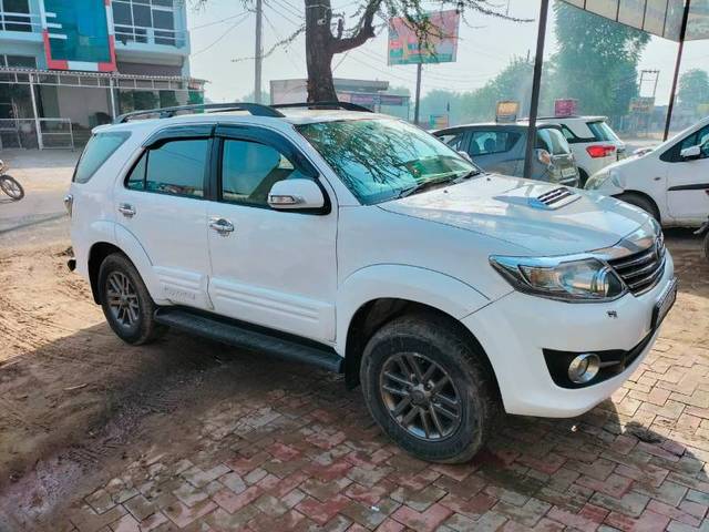 https://images10.gaadi.com/usedgaadi-sellcar/UsedCar/f5de6461a/d8de8822-e07d-4664-8297-294f1cf90f4a.jpg?imwidth=6400