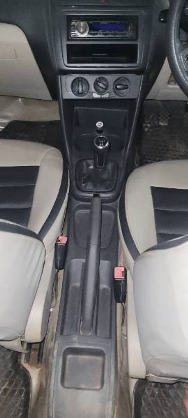https://images10.gaadi.com/usedgaadi-sellcar/UsedCar/f5dec866a/4e7d1eff-eceb-43b8-aae1-f8318310fba4.jpg?imwidth=6401