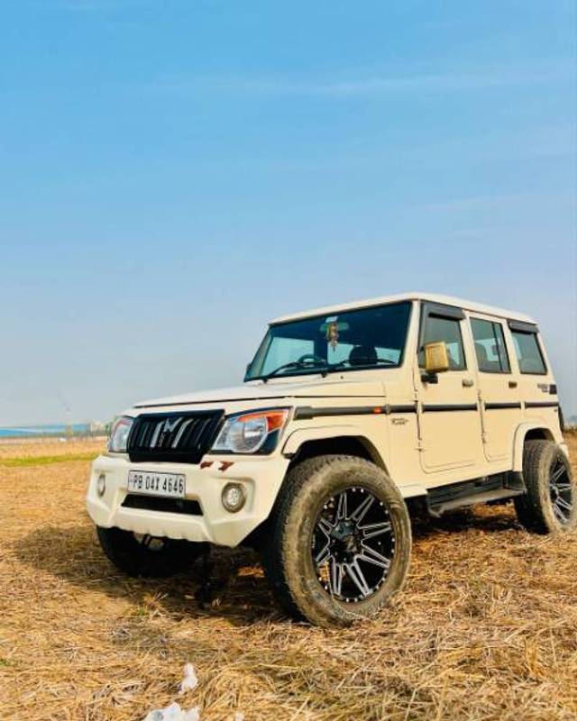 https://images10.gaadi.com/usedgaadi-sellcar/UsedCar/f5df5b17a/efbcc38c-5b43-4fb8-9114-243735ddde86.jpg?imwidth=6400