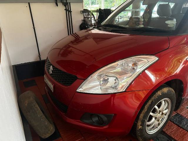 https://images10.gaadi.com/usedgaadi-sellcar/UsedCar/f5df8d9da/6607bdb1-968c-483a-95fc-a65391d921f3.jpeg?imwidth=6401